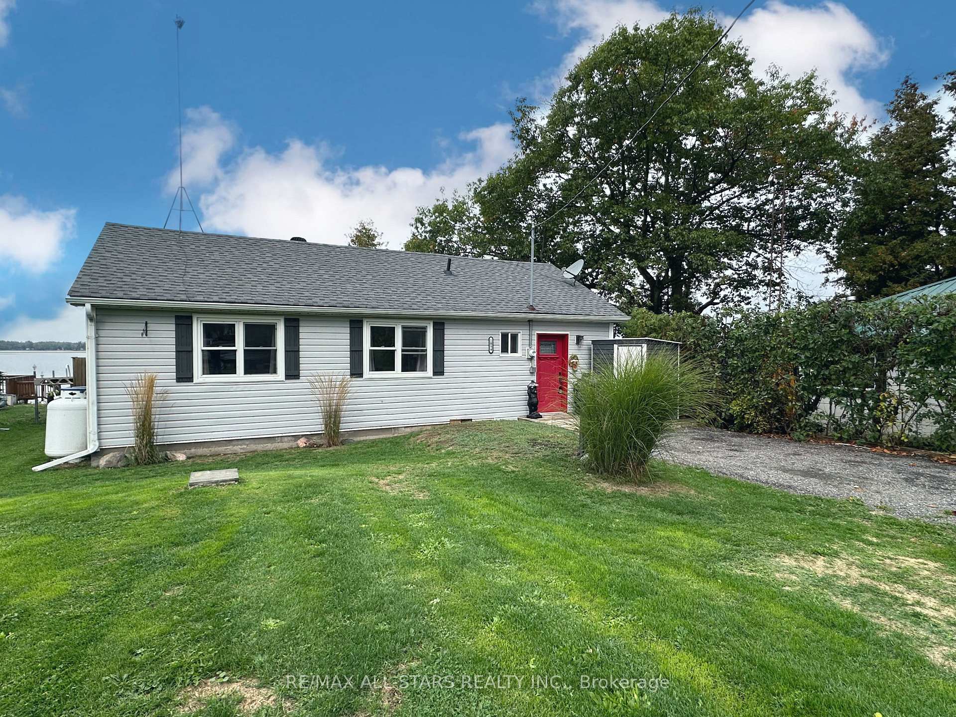 Photo 3 of 1054 Sylvan Glen Drive, Ramara, Rural Ramara — HOMEH