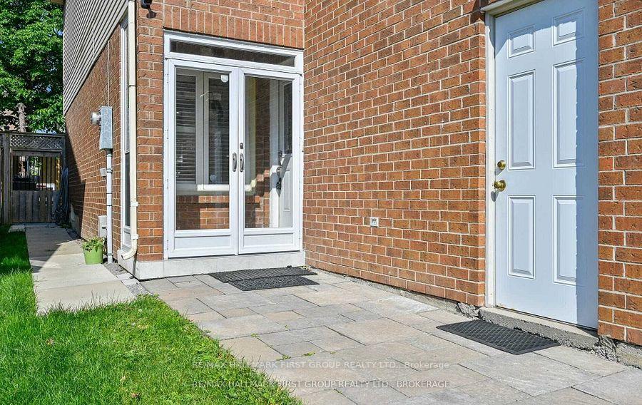 Photo 3 of 1512 Falconcrest Drive, Pickering, Liverpool — HOMEH