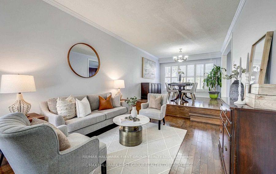 Photo 4 of 1512 Falconcrest Drive, Pickering, Liverpool — HOMEH