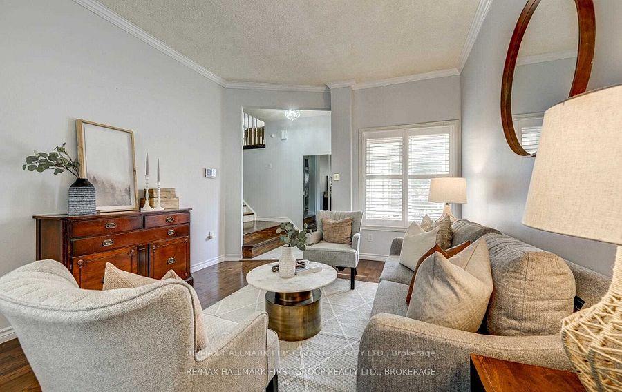 Photo 5 of 1512 Falconcrest Drive, Pickering, Liverpool — HOMEH