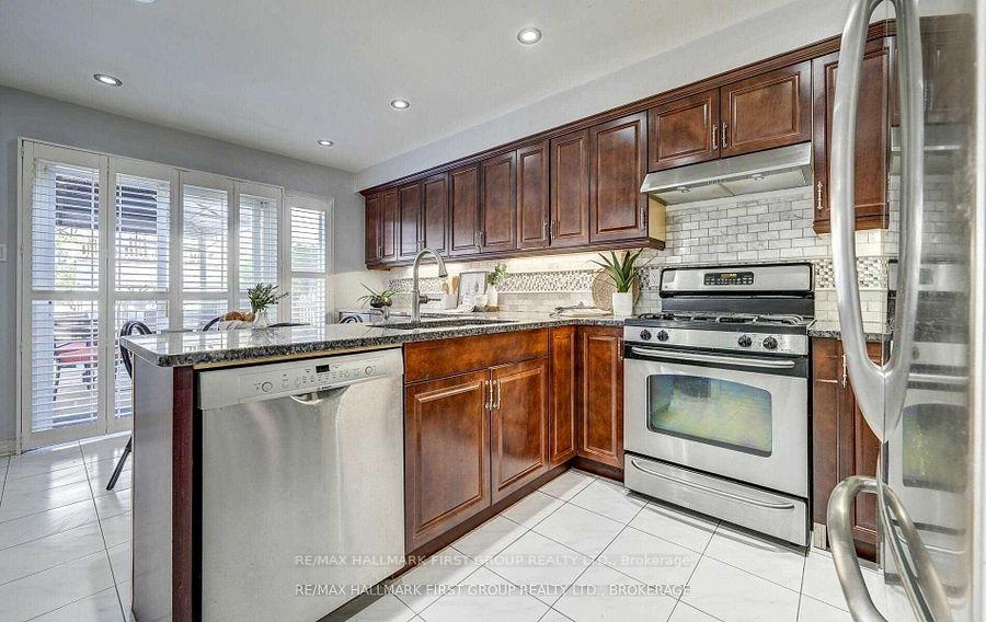 Photo 11 of 1512 Falconcrest Drive, Pickering, Liverpool — HOMEH