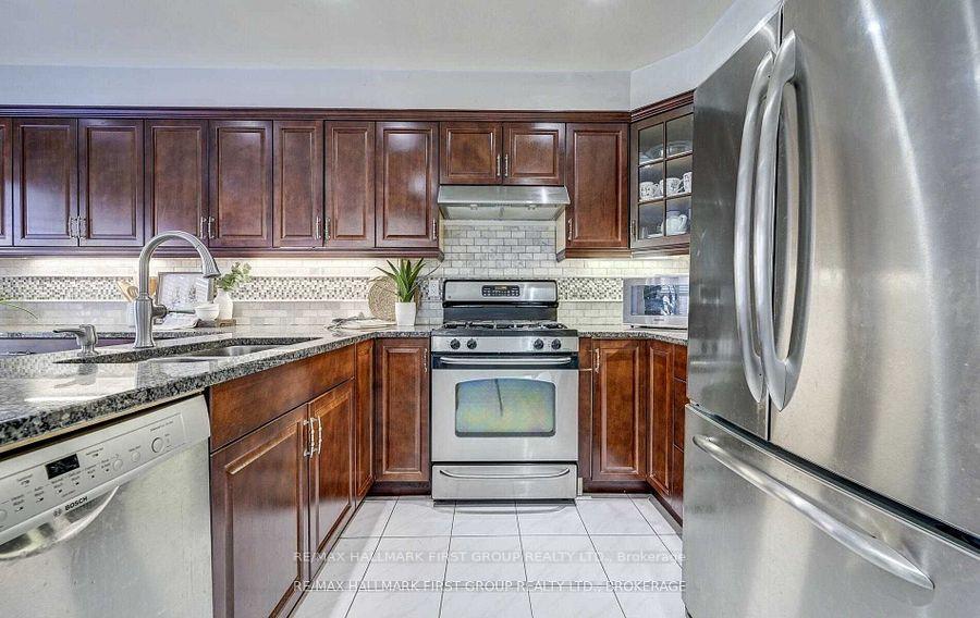 Photo 12 of 1512 Falconcrest Drive, Pickering, Liverpool — HOMEH