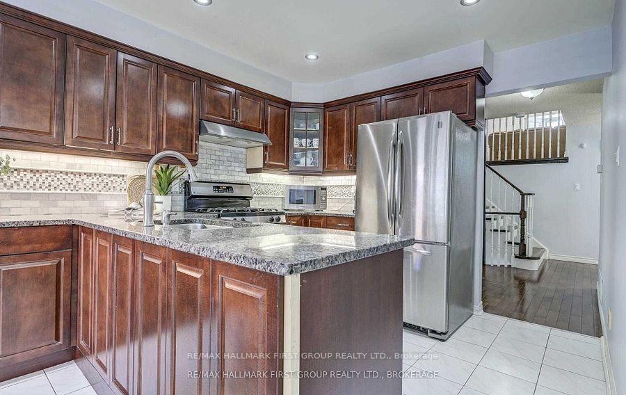 Photo 13 of 1512 Falconcrest Drive, Pickering, Liverpool — HOMEH
