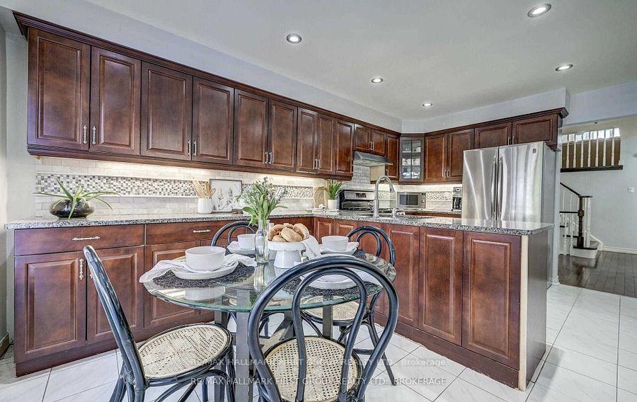 Photo 15 of 1512 Falconcrest Drive, Pickering, Liverpool — HOMEH
