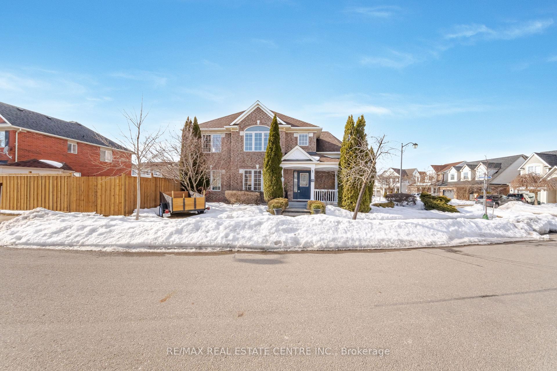 Front of 577 Caverhill Crescent
