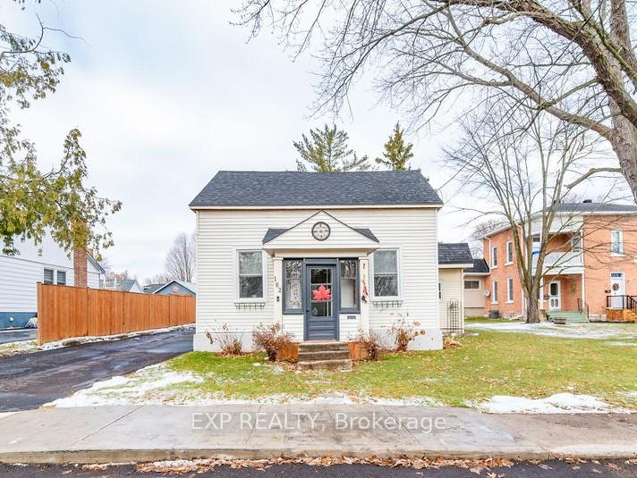 Front of 162 Hincks Avenue W