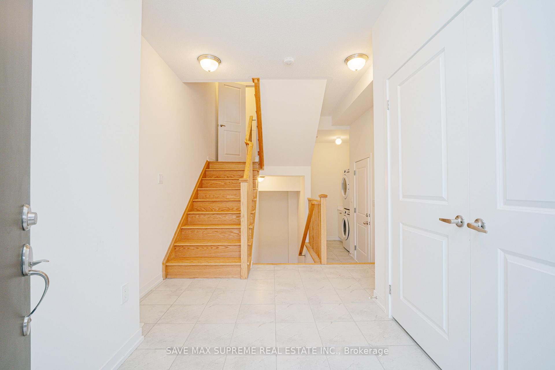 Photo 2 of 1556 Hilson Heights, Milton, Cobban — HOMEH