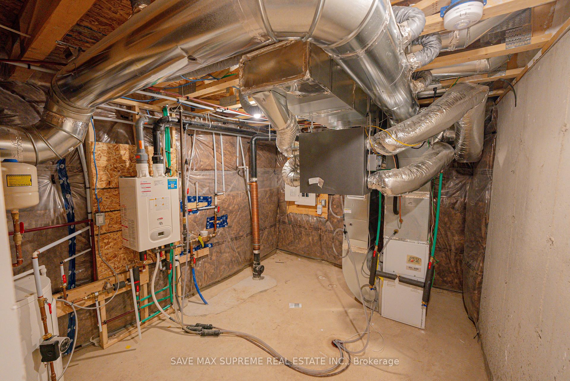 Photo 37 of 1556 Hilson Heights, Milton, Cobban — HOMEH