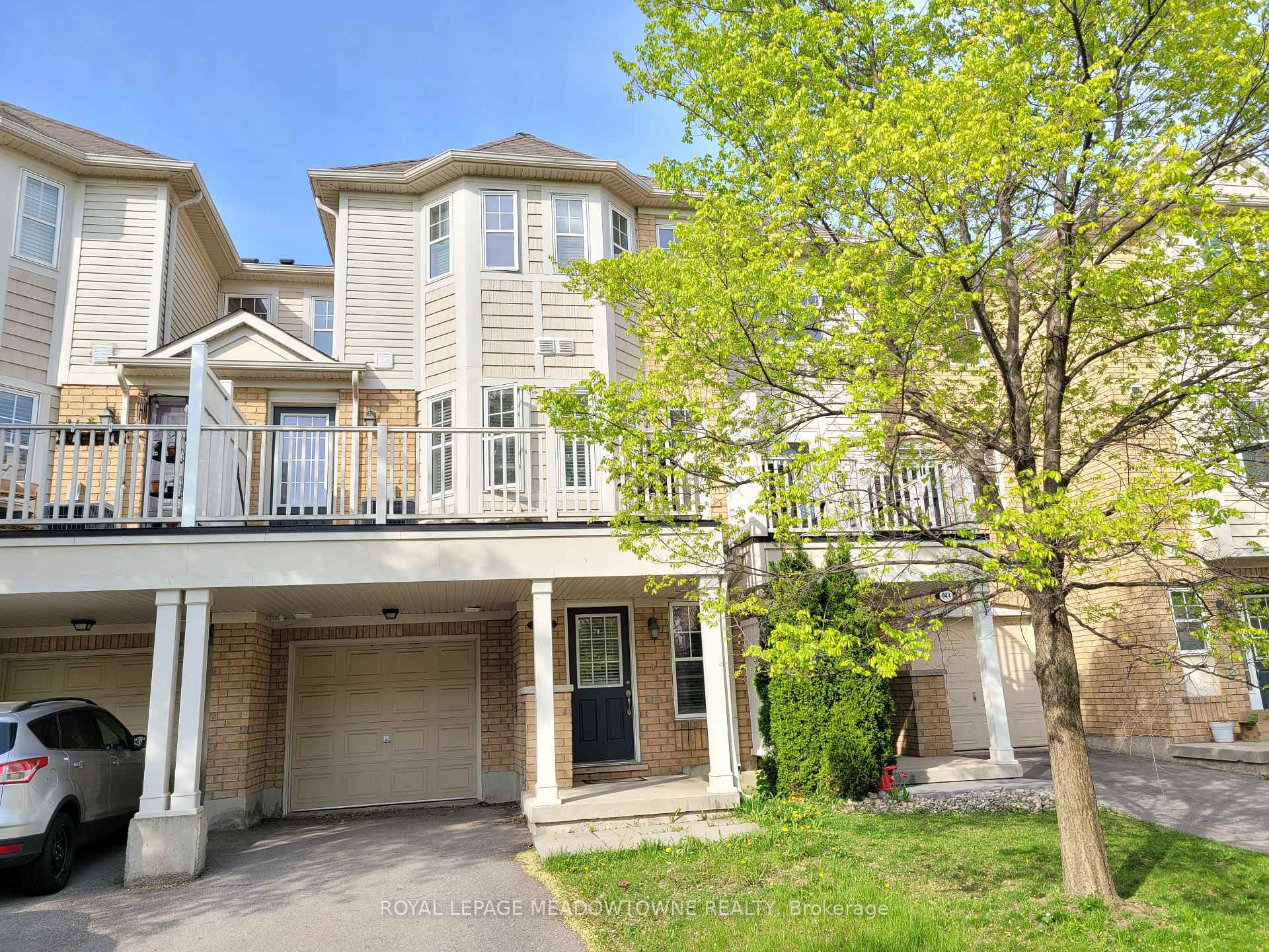Front of 946 Burgess Gardens