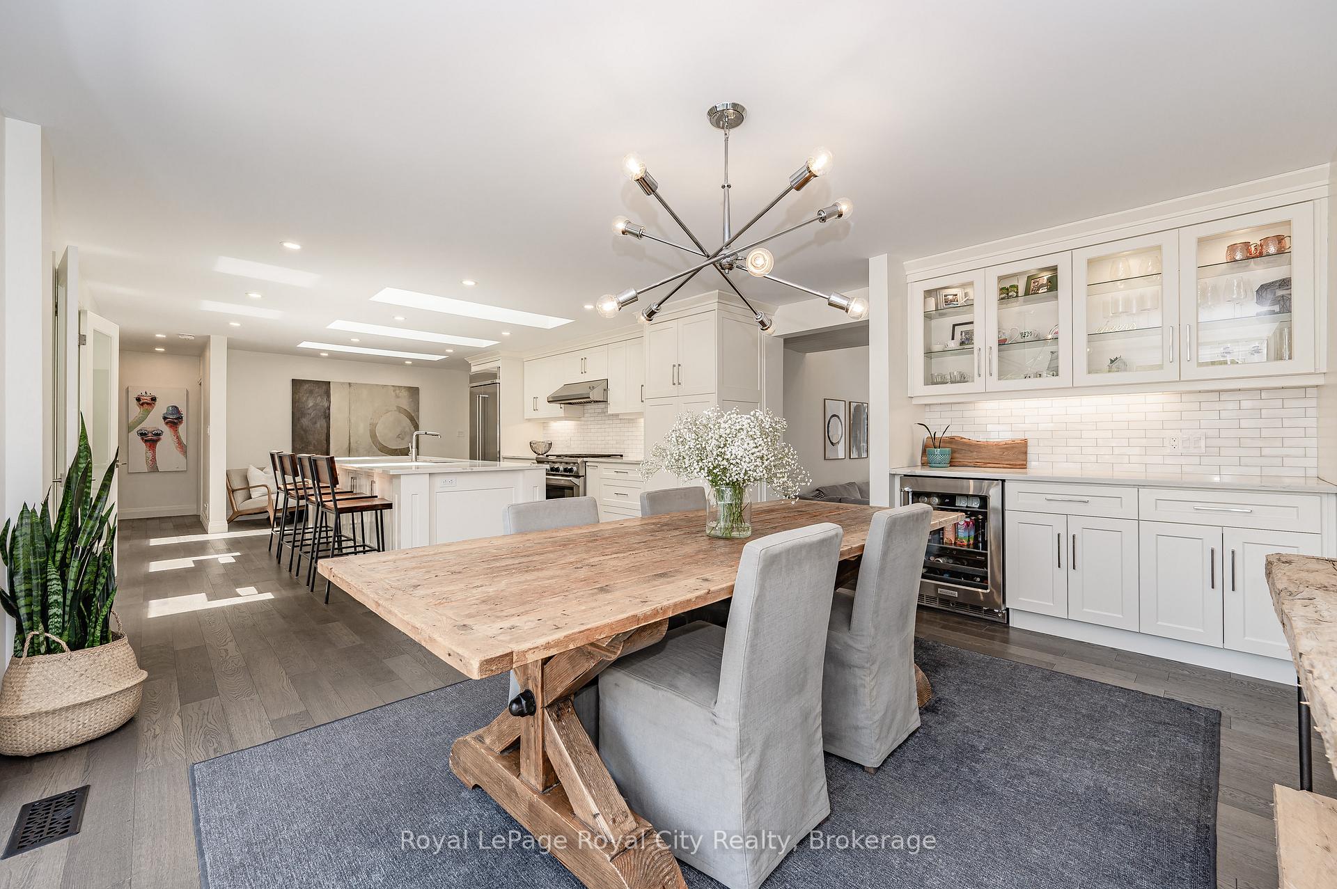 Photo 3 of 11 Farnham Road, Puslinch, Rural Puslinch East — HOMEH