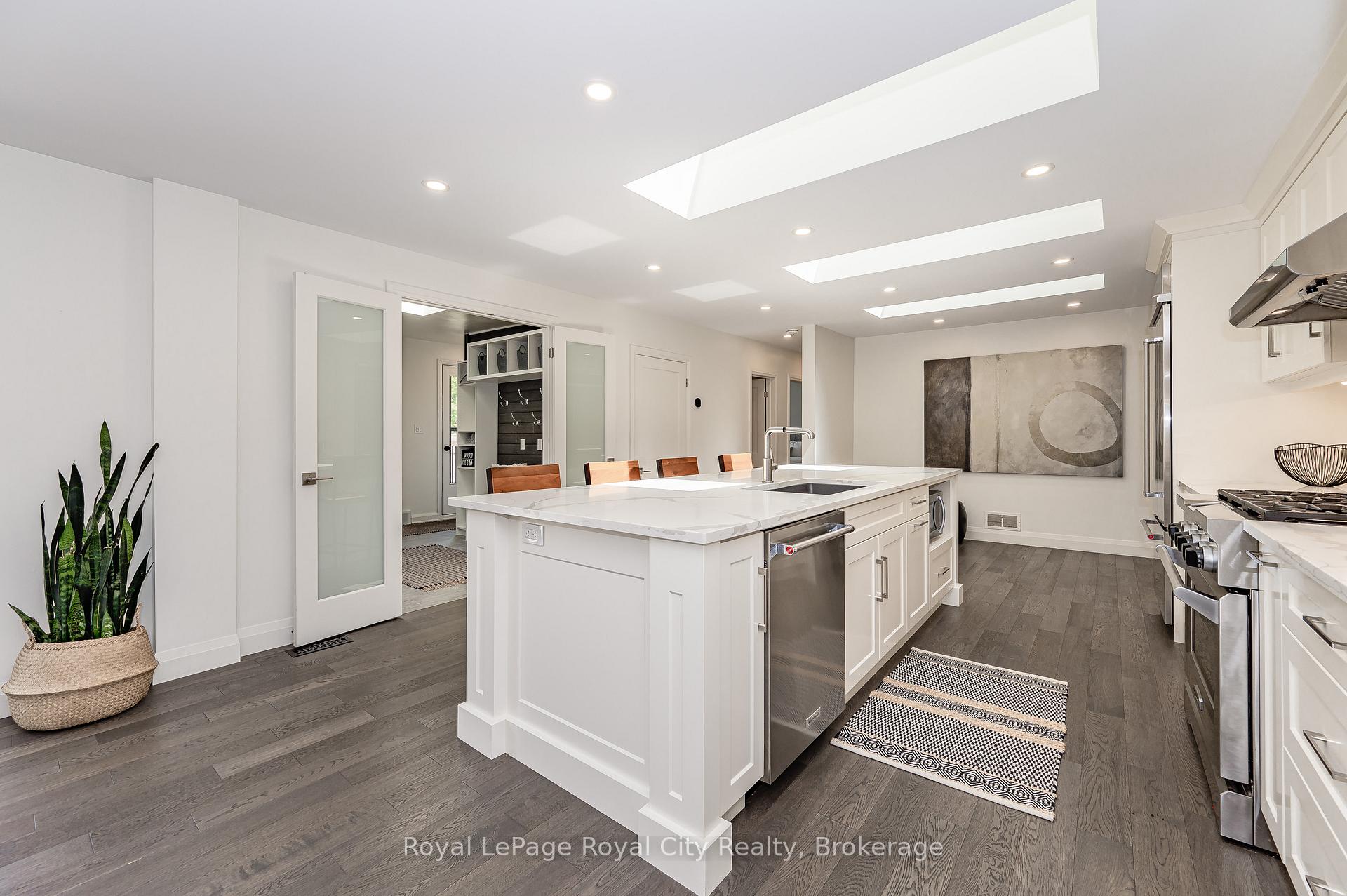 Photo 5 of 11 Farnham Road, Puslinch, Rural Puslinch East — HOMEH