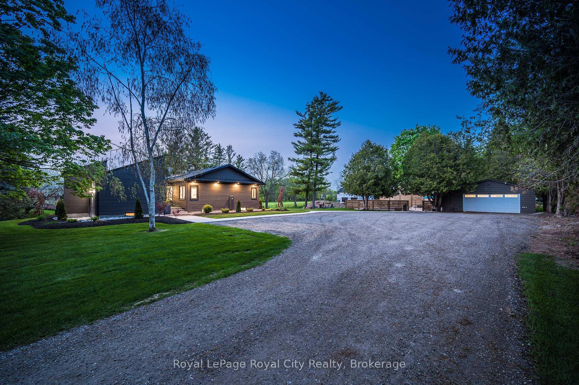 Photo 7 of 11 Farnham Road, Puslinch, Rural Puslinch East — HOMEH