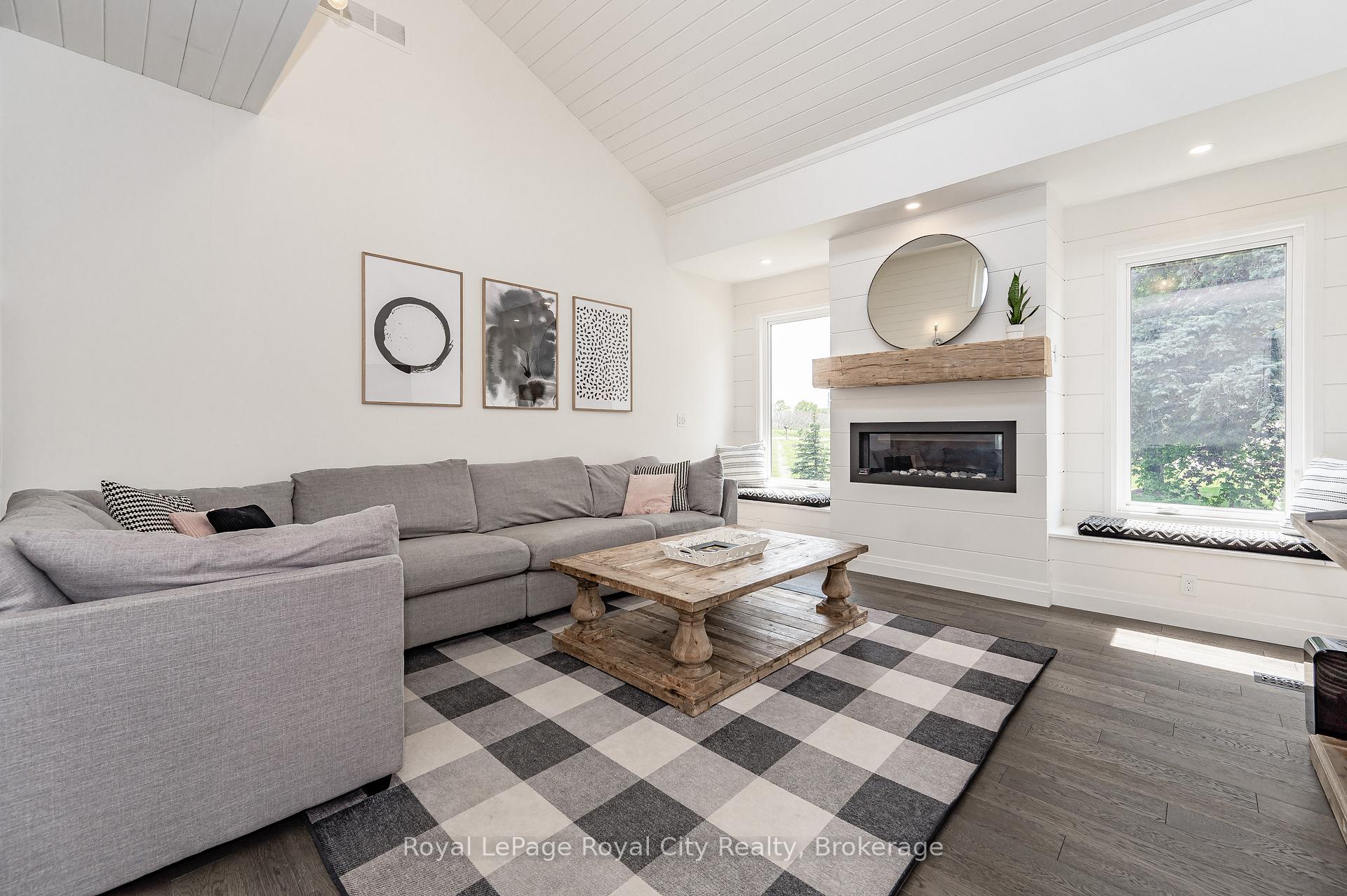 Photo 8 of 11 Farnham Road, Puslinch, Rural Puslinch East — HOMEH
