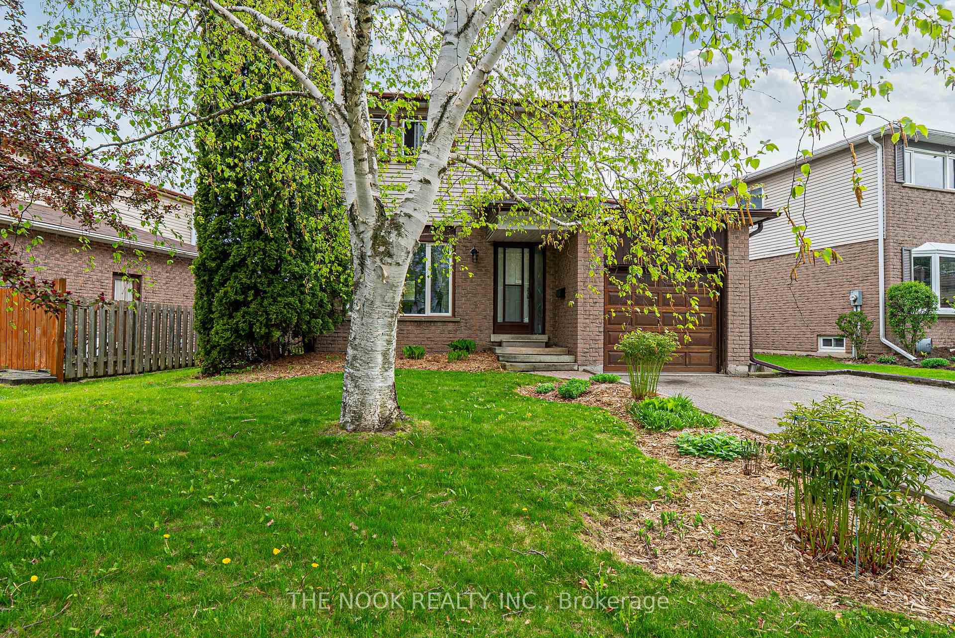 Photo 3 of 416 Gothic Drive, Oshawa, Eastdale — HOMEH