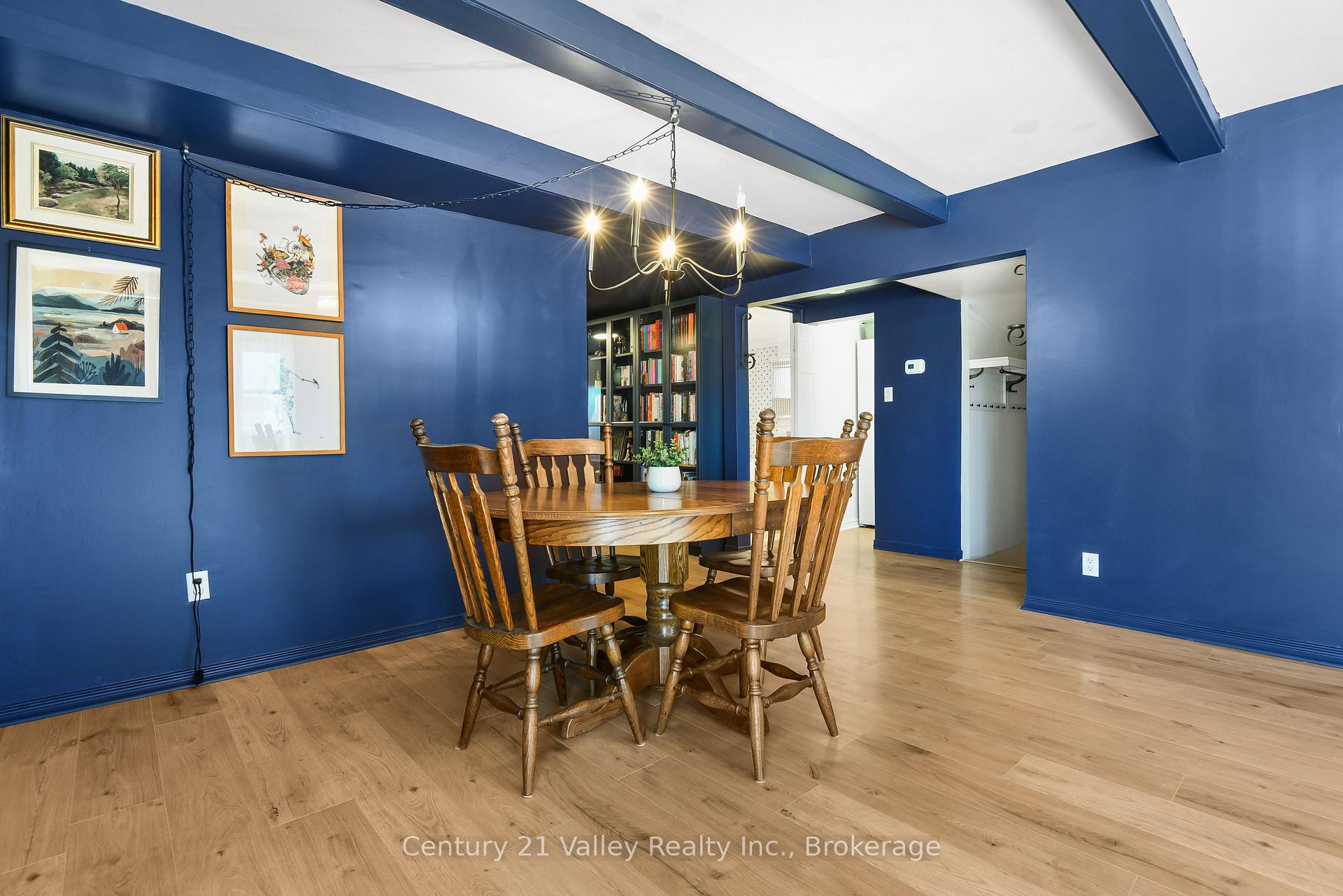 Photo 9 of 338 Barnet Boulevard, Renfrew — HOMEH