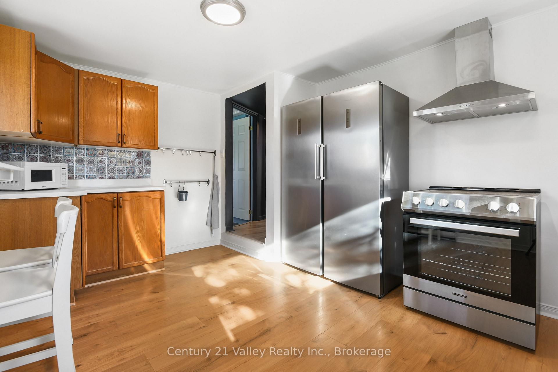 Photo 12 of 338 Barnet Boulevard, Renfrew — HOMEH