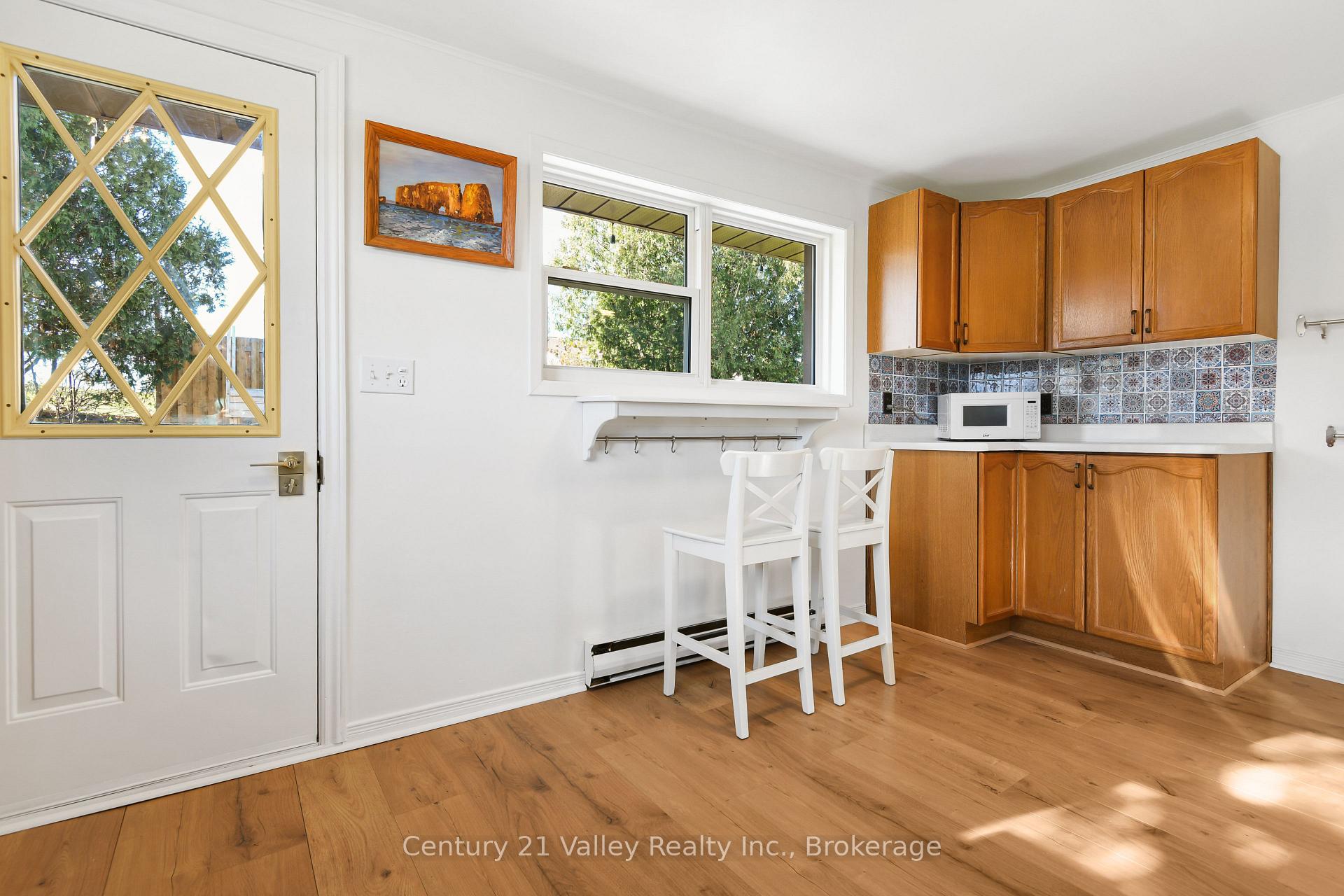 Photo 15 of 338 Barnet Boulevard, Renfrew — HOMEH