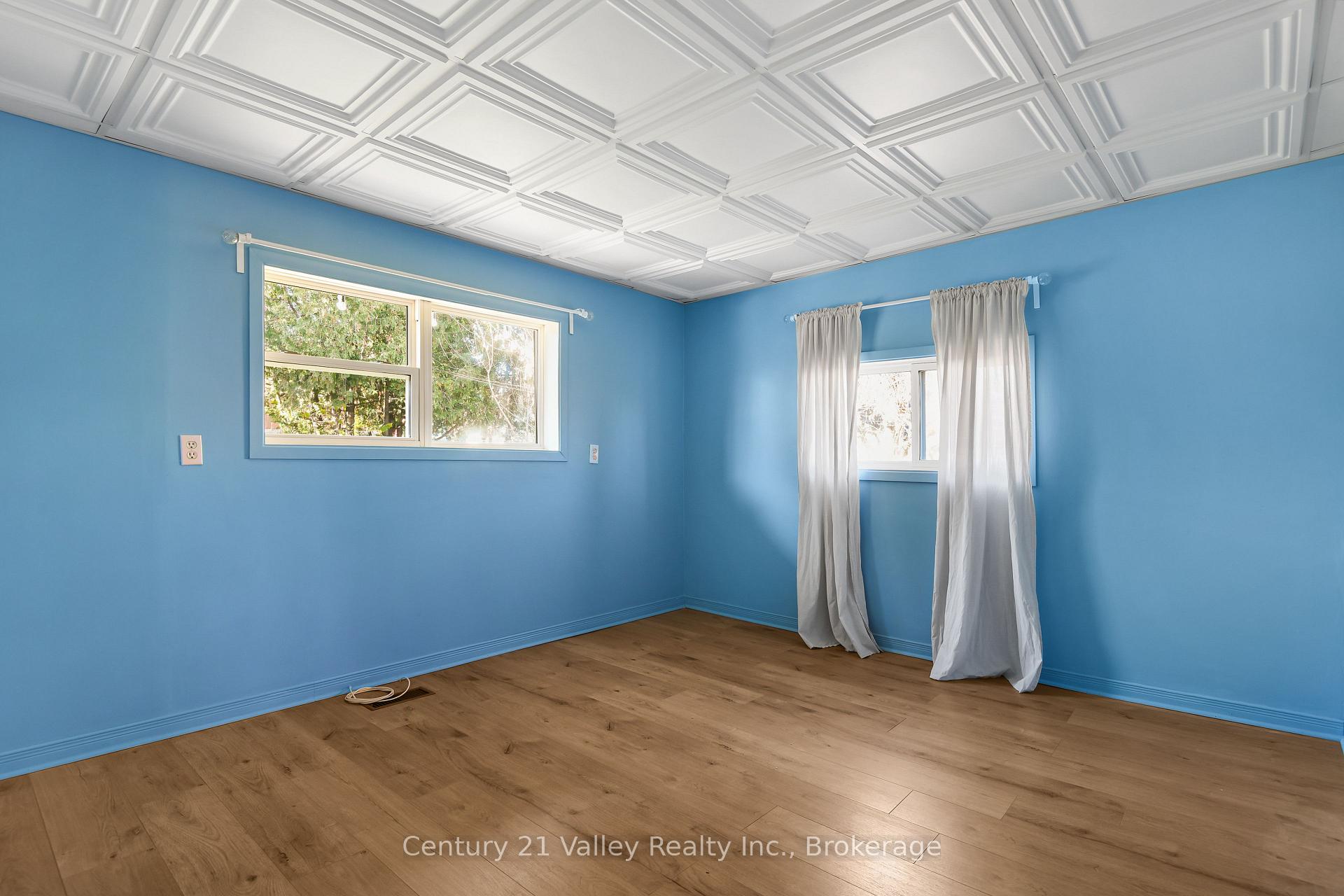 Photo 21 of 338 Barnet Boulevard, Renfrew — HOMEH