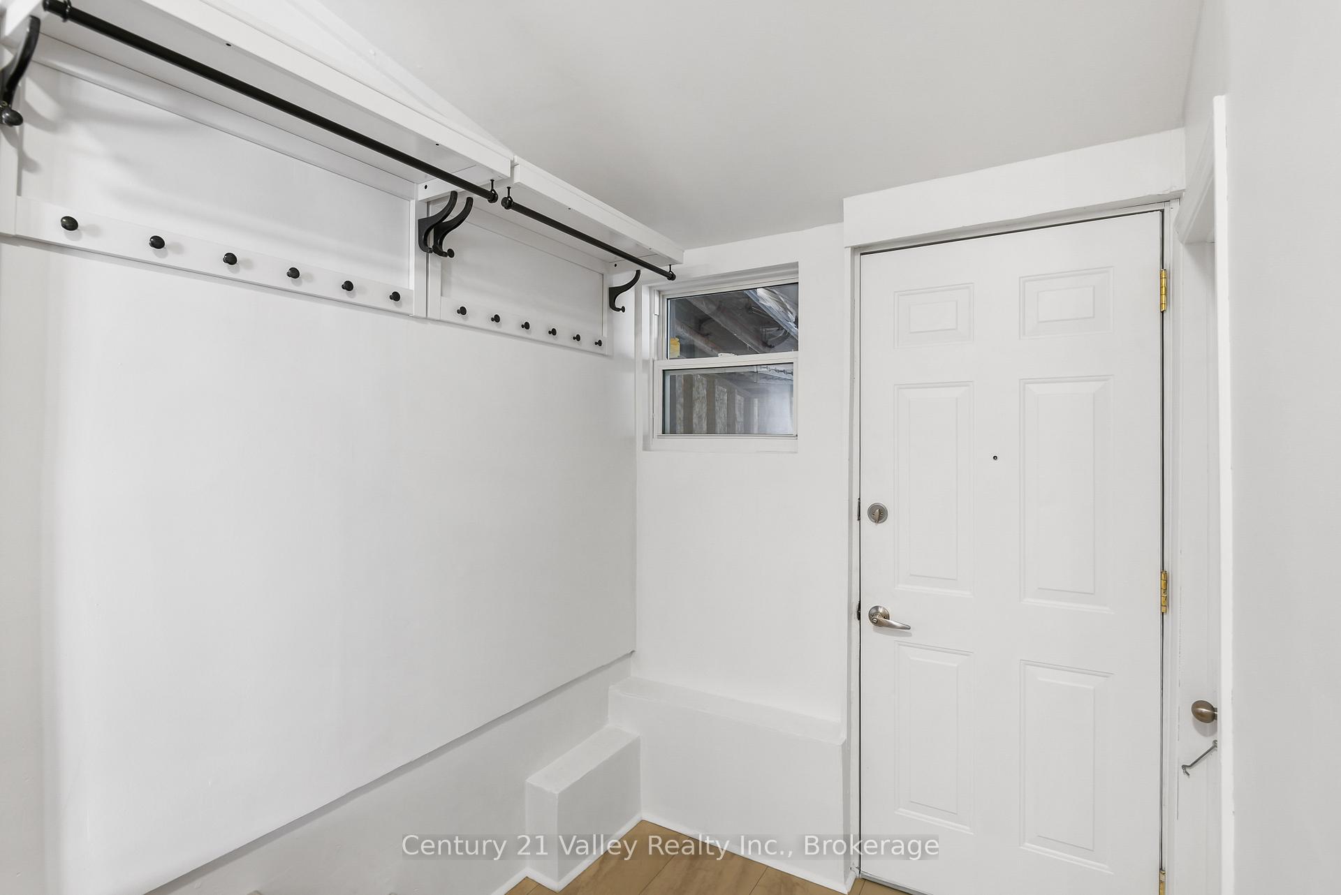 Photo 24 of 338 Barnet Boulevard, Renfrew — HOMEH