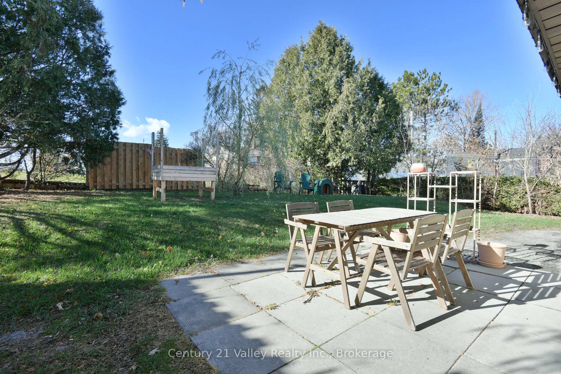 Photo 25 of 338 Barnet Boulevard, Renfrew — HOMEH