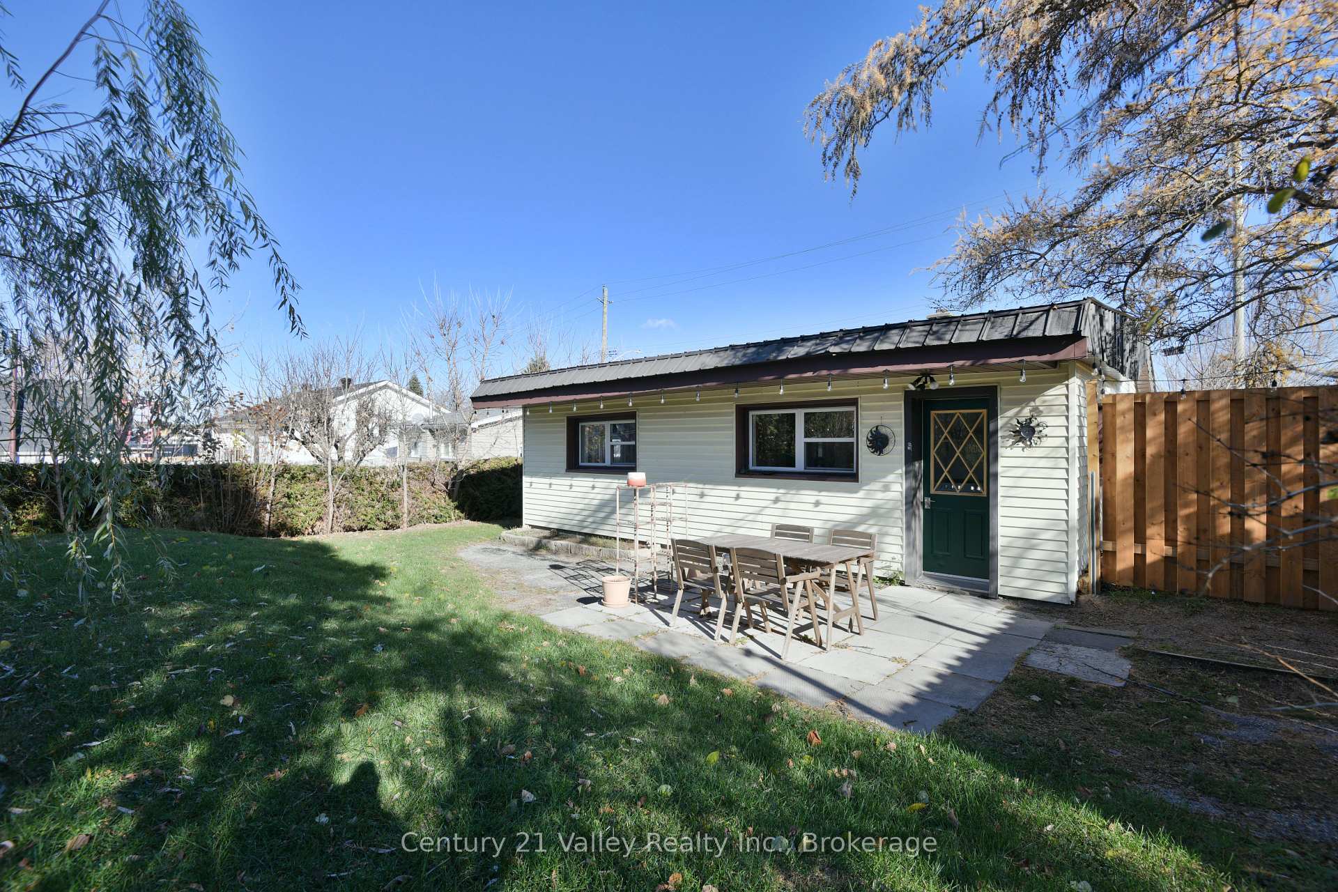 Photo 26 of 338 Barnet Boulevard, Renfrew — HOMEH