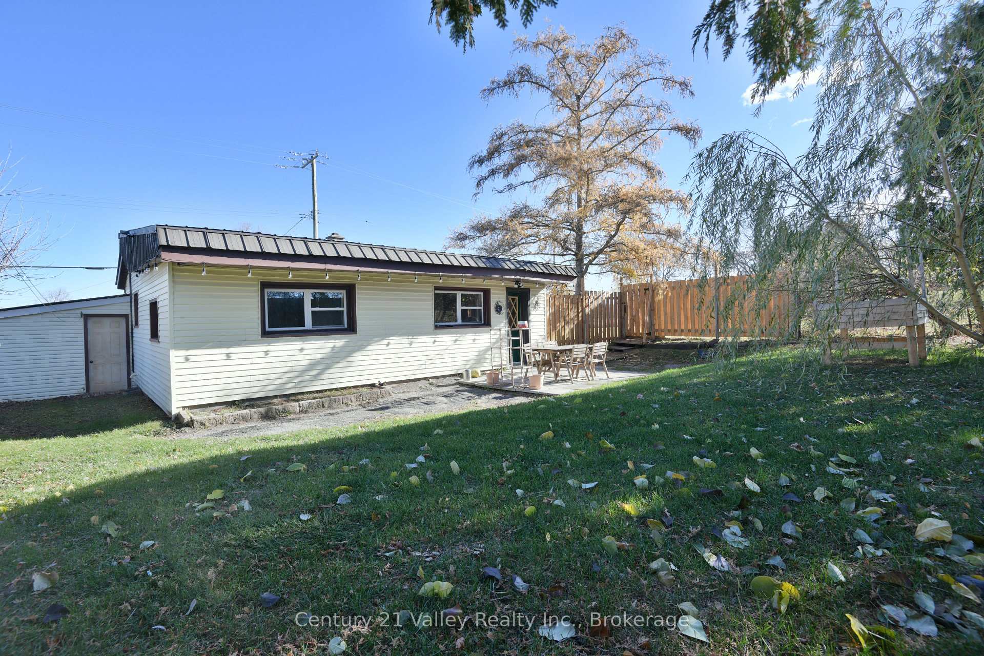 Photo 29 of 338 Barnet Boulevard, Renfrew — HOMEH