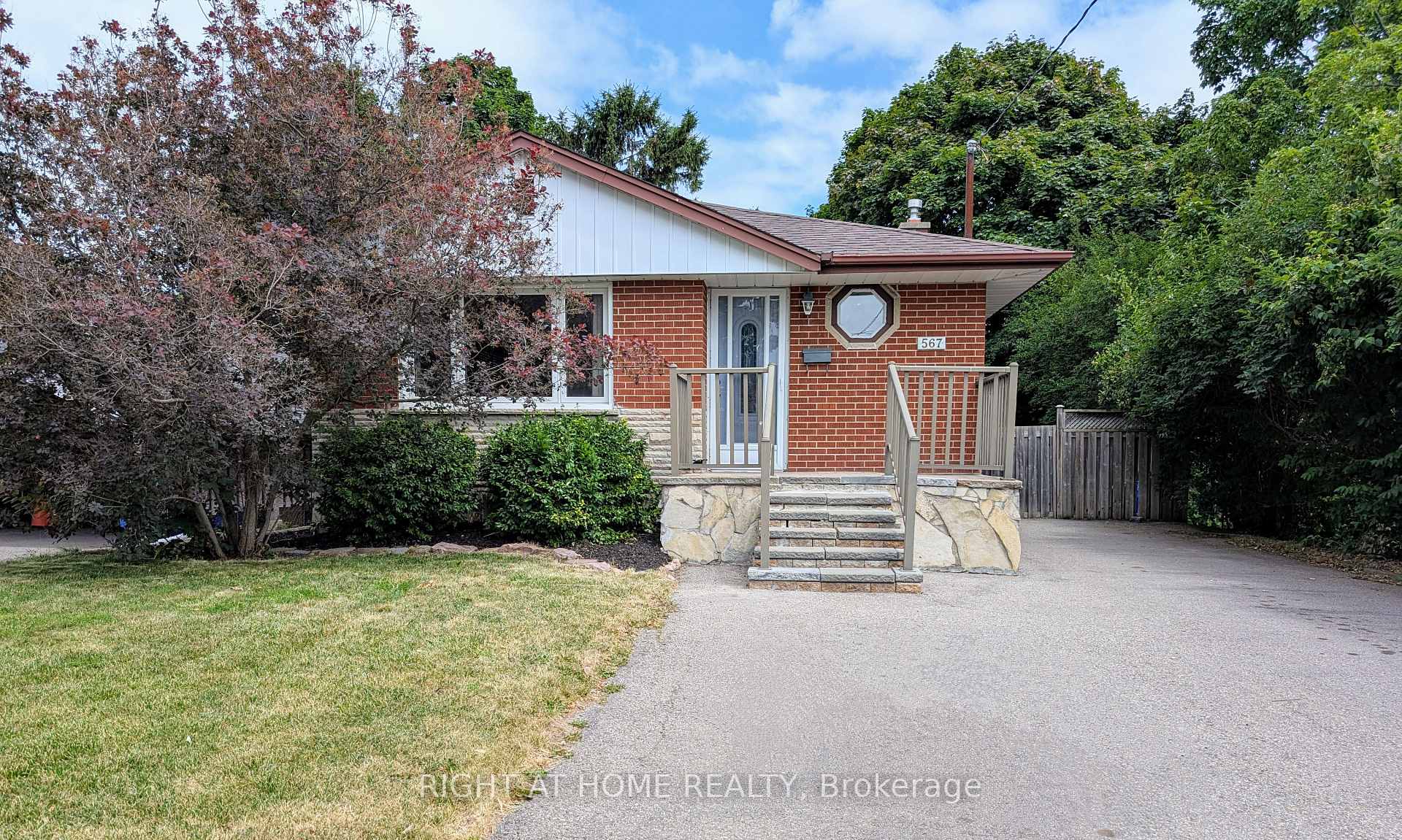 Front of 567 Coleridge Street