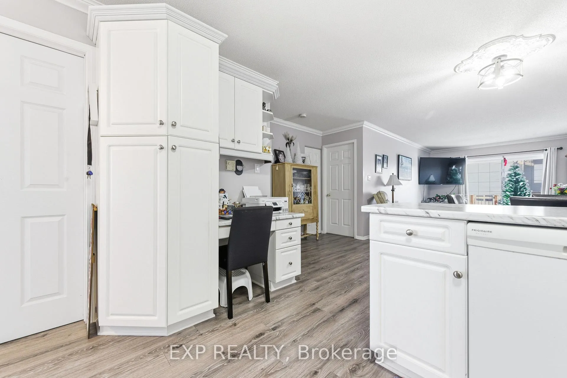 Photo 5 of 421 Mayhew Street, Renfrew — HOMEH