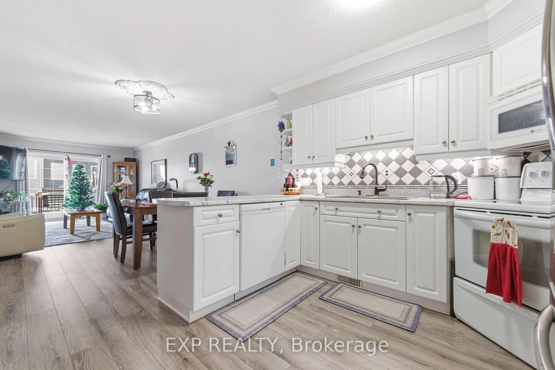Photo 7 of 421 Mayhew Street, Renfrew — HOMEH