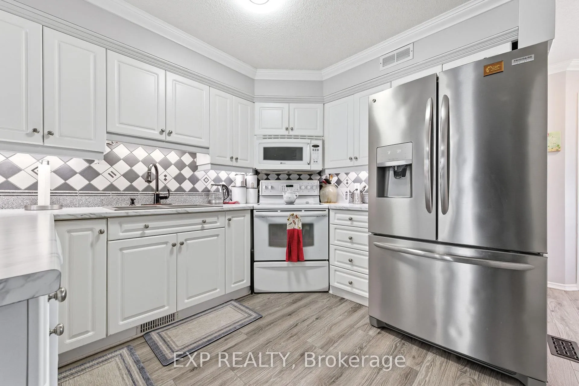 Photo 8 of 421 Mayhew Street, Renfrew — HOMEH
