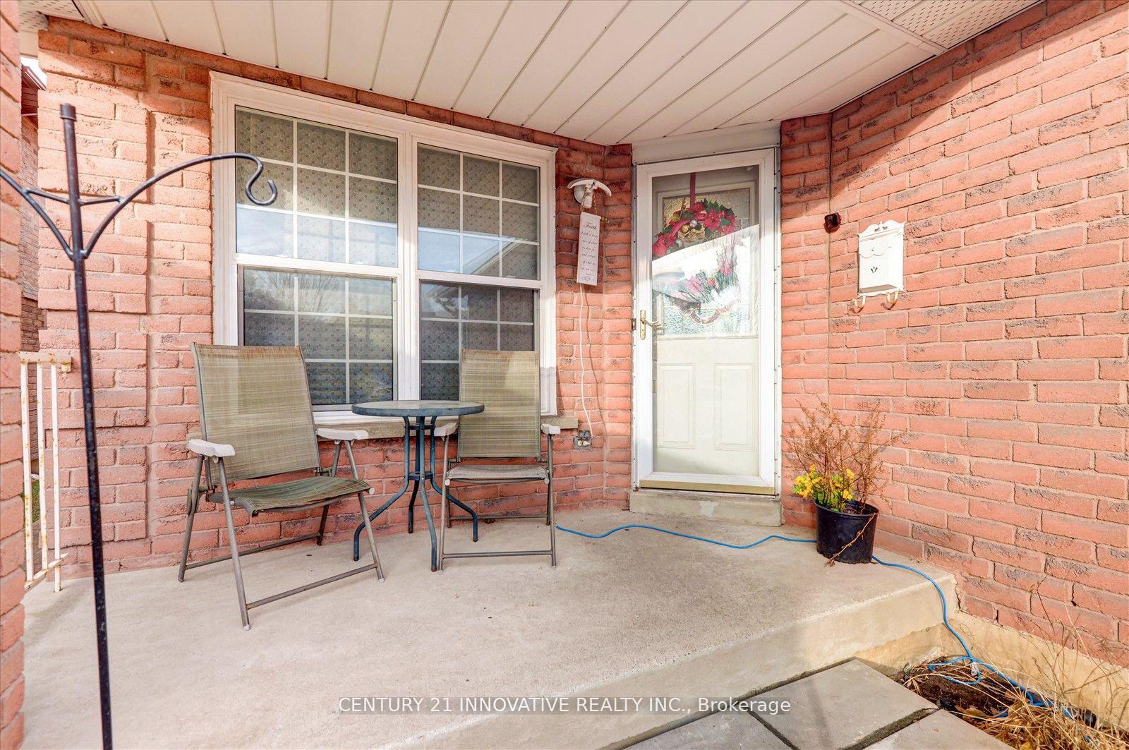 Photo 4 of 560 Steeple Hill, Pickering, Woodlands — HOMEH