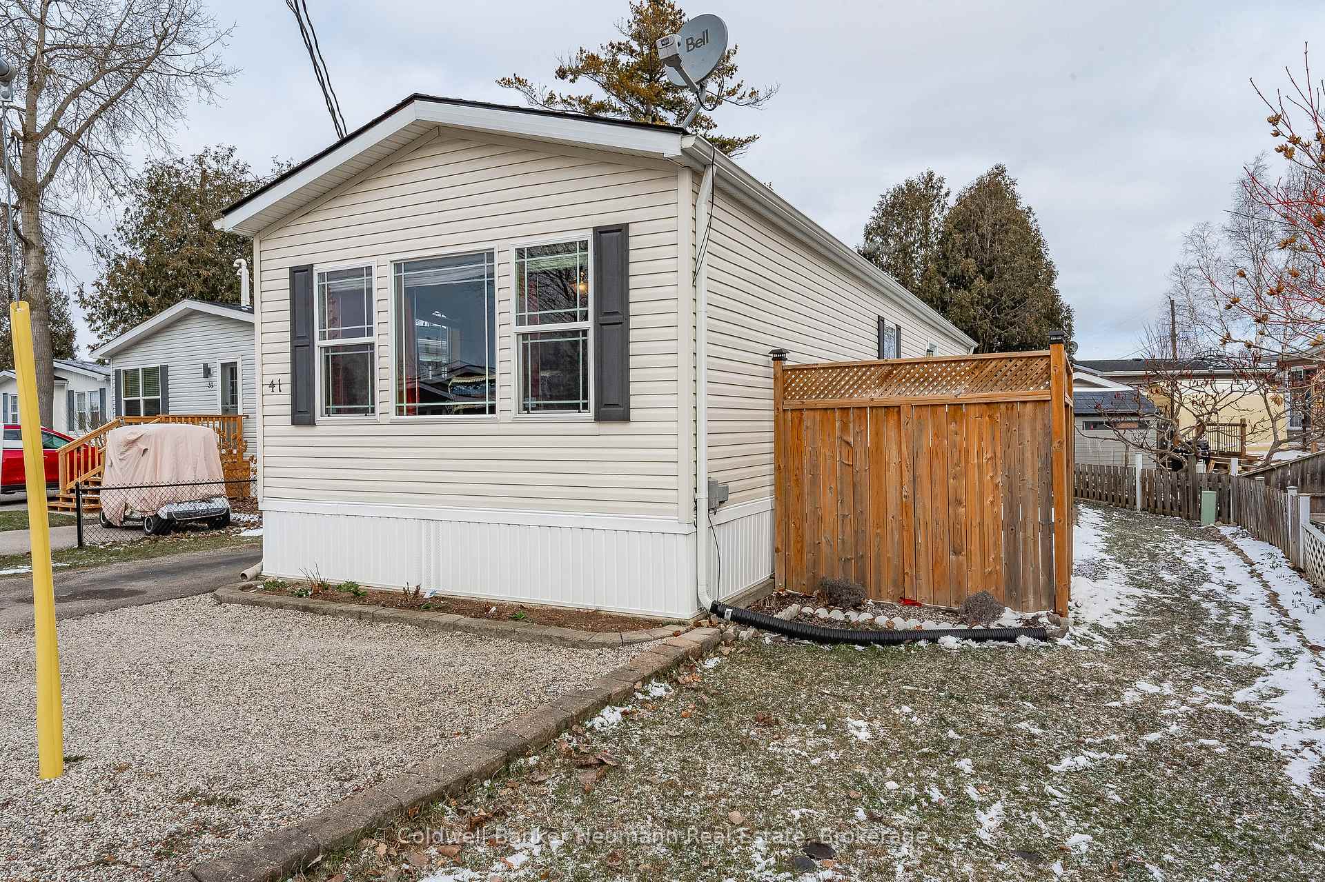 Front of 41 Cedarbush Crescent