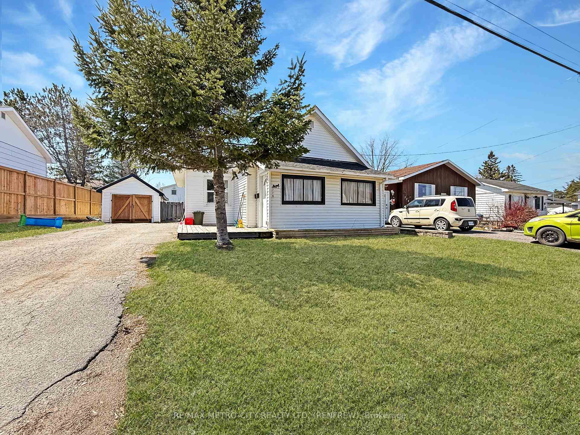 Photo 4 of 778 Seventh Street, Renfrew — HOMEH