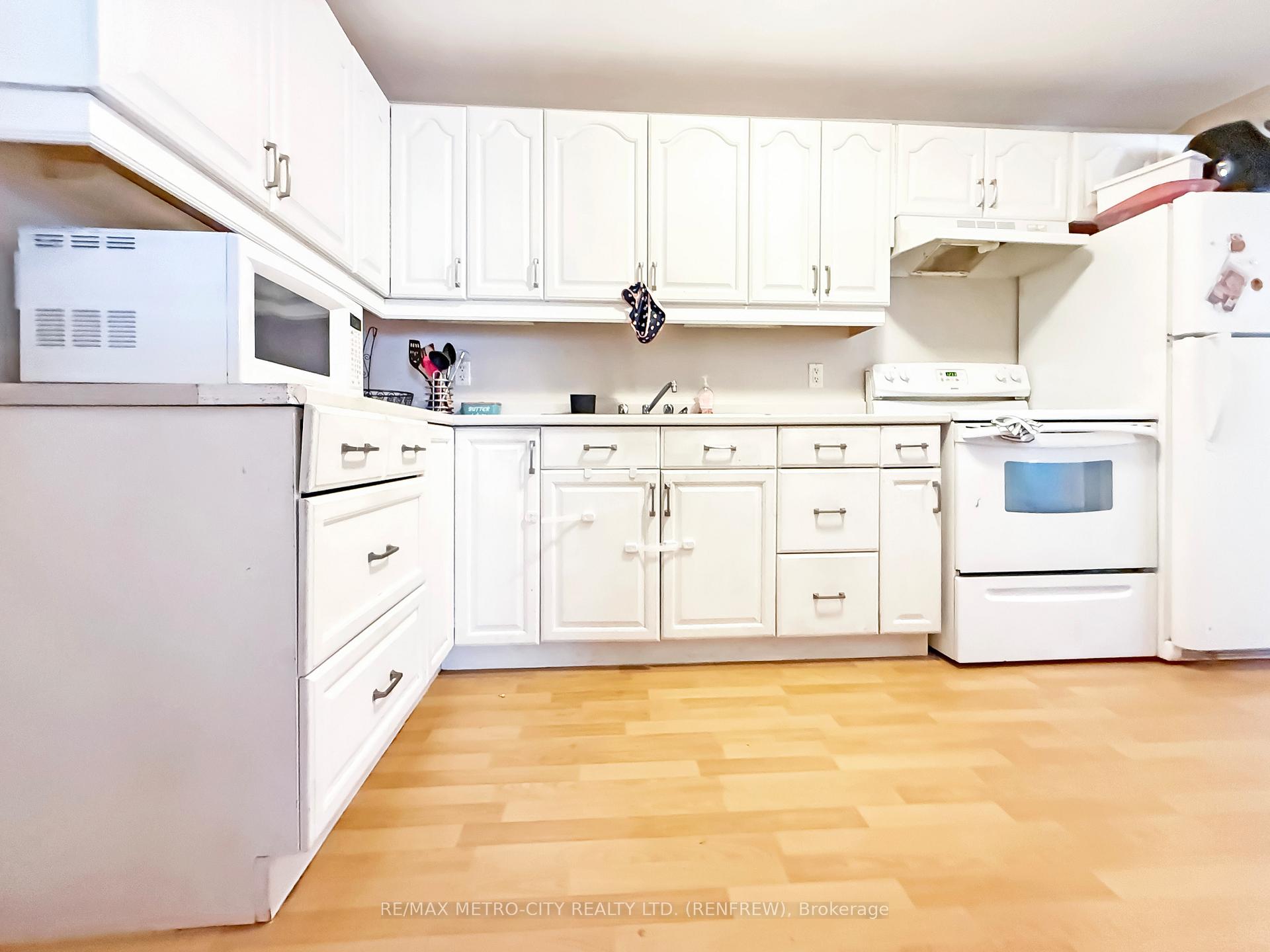 Photo 6 of 778 Seventh Street, Renfrew — HOMEH
