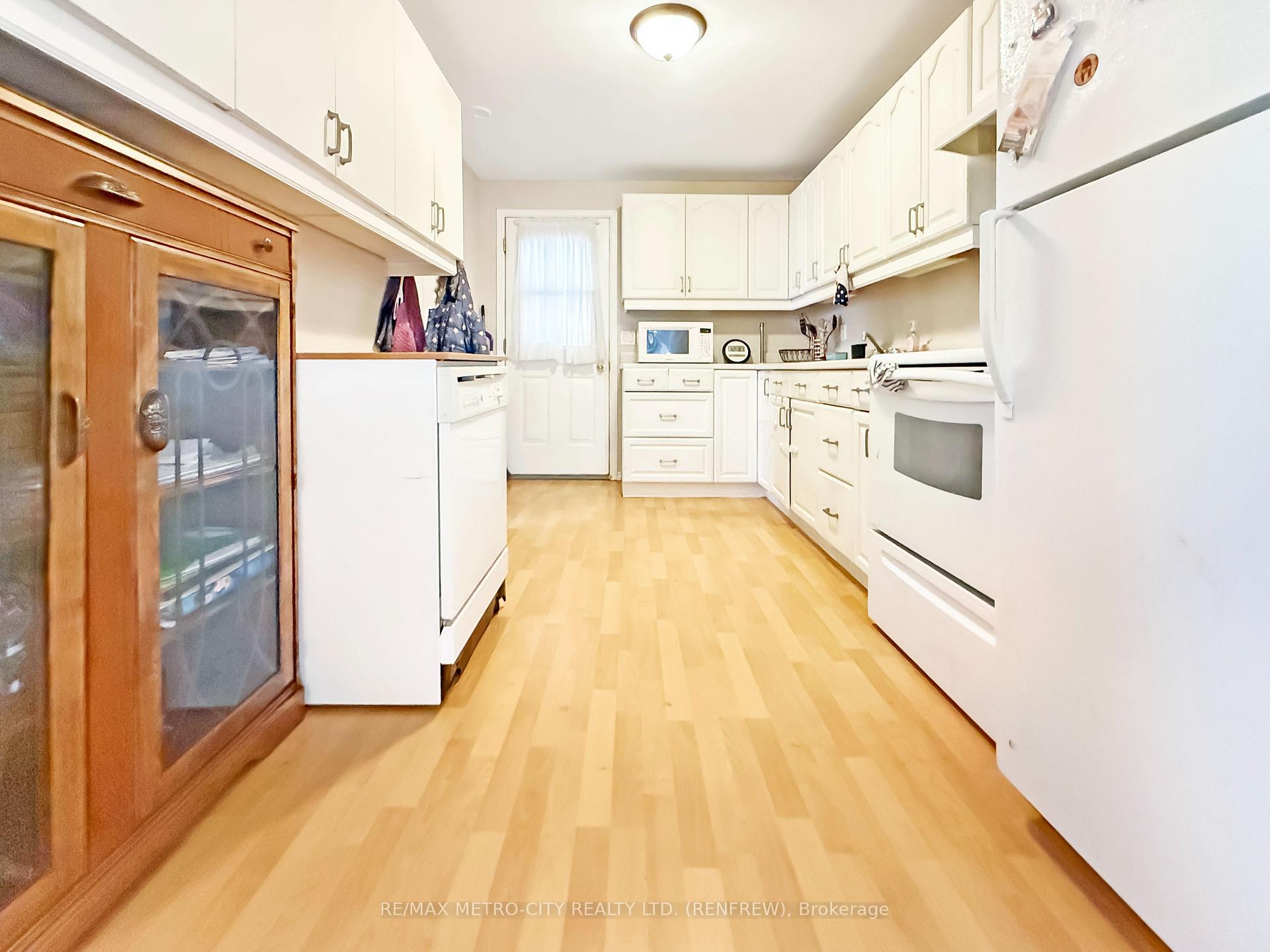Photo 8 of 778 Seventh Street, Renfrew — HOMEH