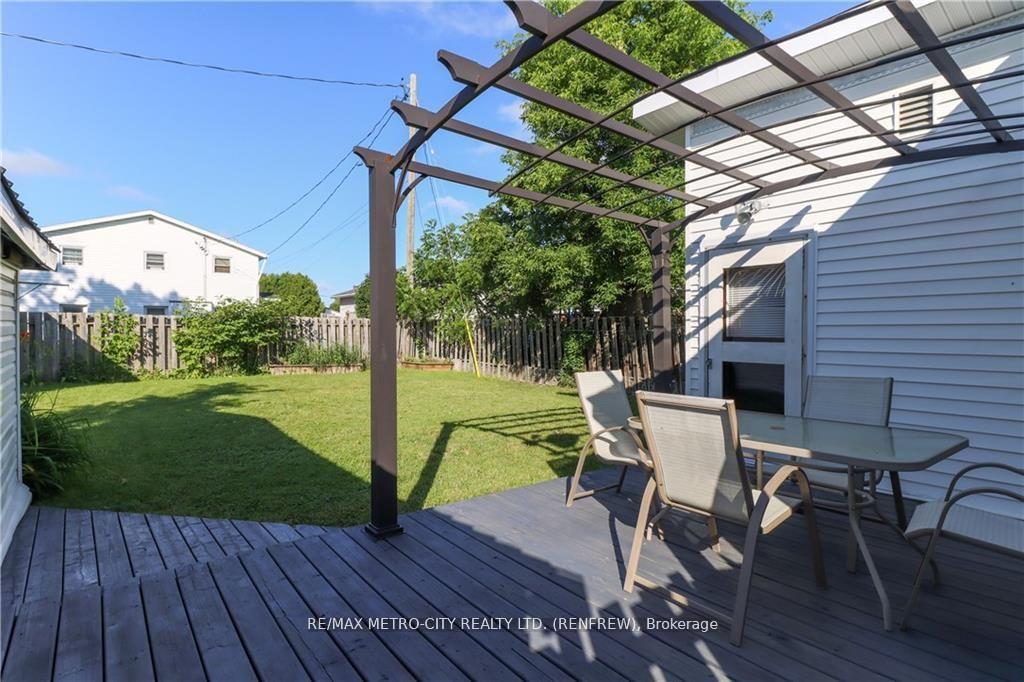 Photo 17 of 778 Seventh Street, Renfrew — HOMEH