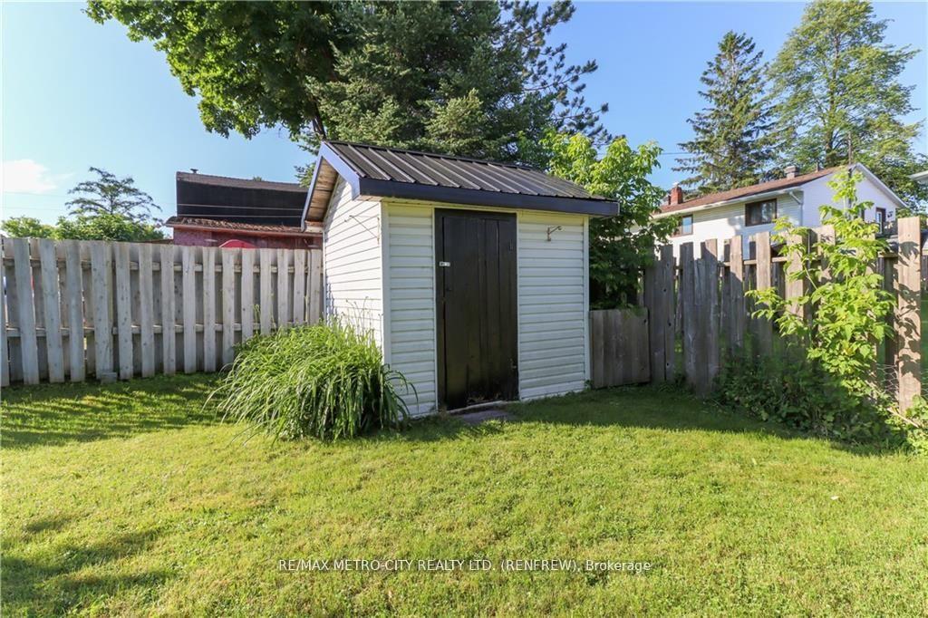 Photo 19 of 778 Seventh Street, Renfrew — HOMEH