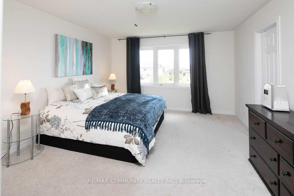 Photo 9 of 77 Great Gabe Crescent, Oshawa, Windfields — HOMEH