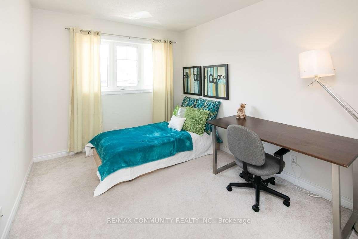 Photo 12 of 77 Great Gabe Crescent, Oshawa, Windfields — HOMEH