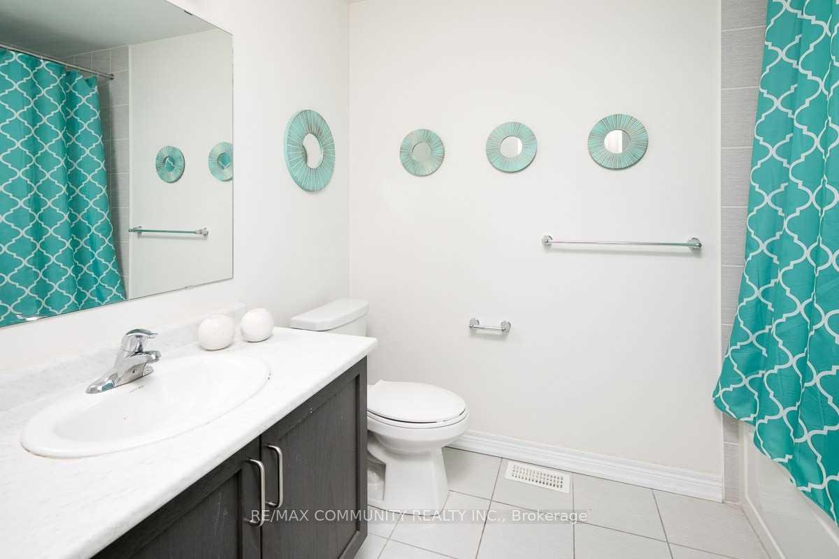 Photo 13 of 77 Great Gabe Crescent, Oshawa, Windfields — HOMEH