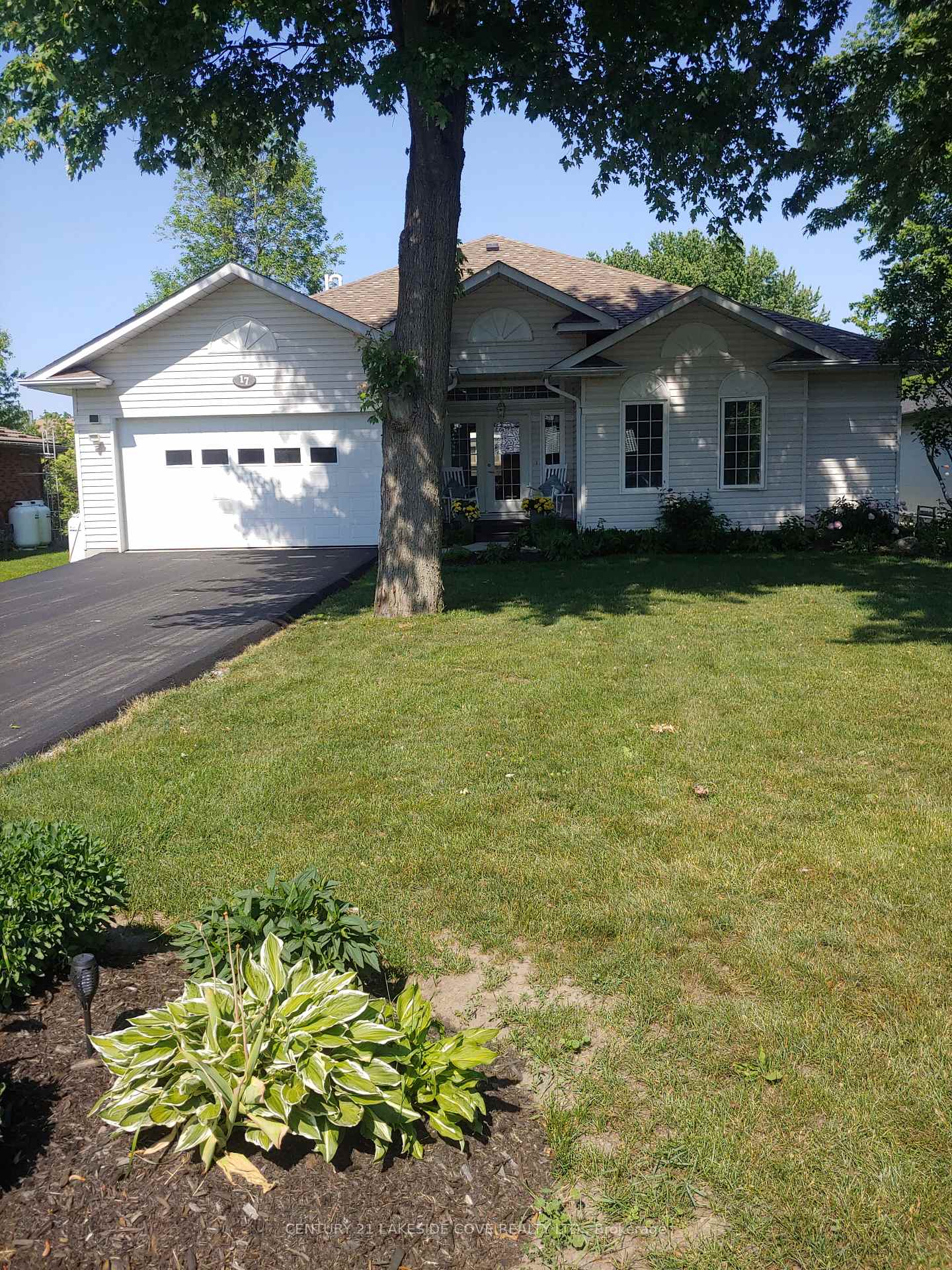 Photo 1 of 17 Willow Crescent, Ramara, Rural Ramara — HOMEH