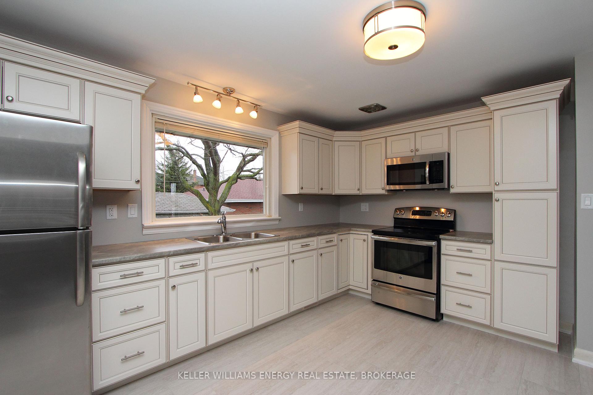 Photo 5 of Unit Upper, 43 Harris Avenue, Oshawa, McLaughlin — HOMEH