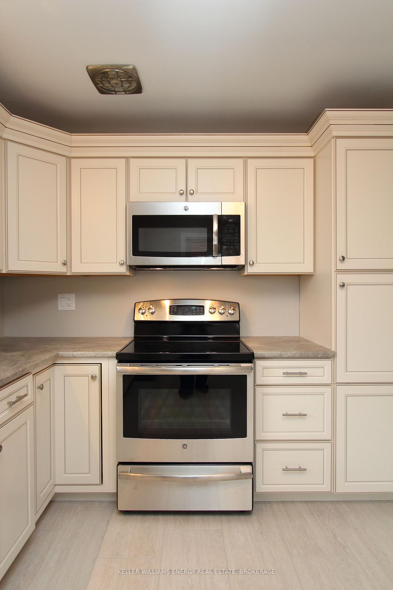 Photo 9 of Unit Upper, 43 Harris Avenue, Oshawa, McLaughlin — HOMEH
