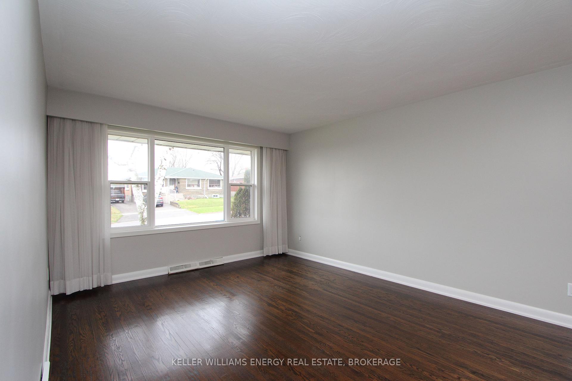 Photo 11 of Unit Upper, 43 Harris Avenue, Oshawa, McLaughlin — HOMEH