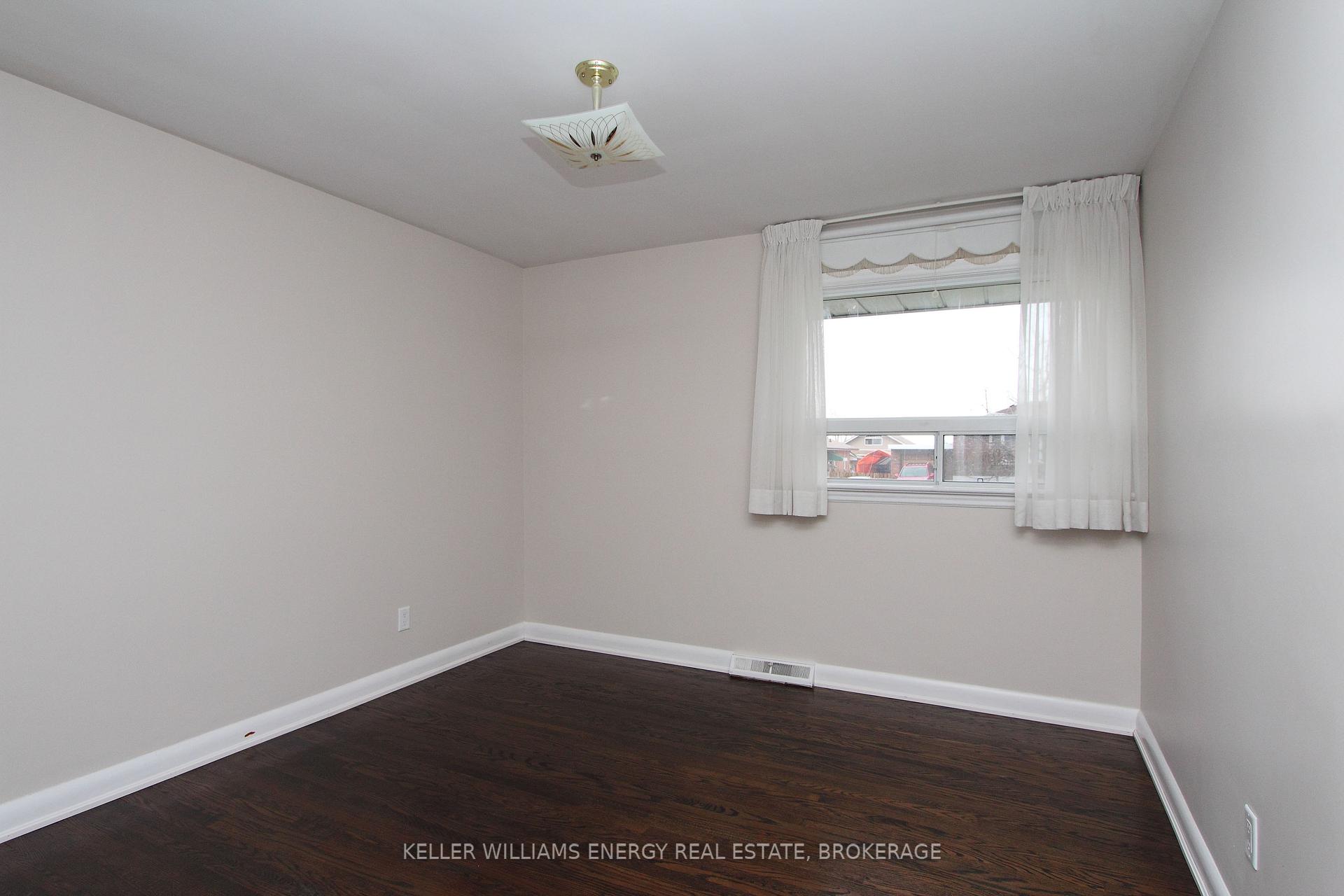 Photo 15 of Unit Upper, 43 Harris Avenue, Oshawa, McLaughlin — HOMEH