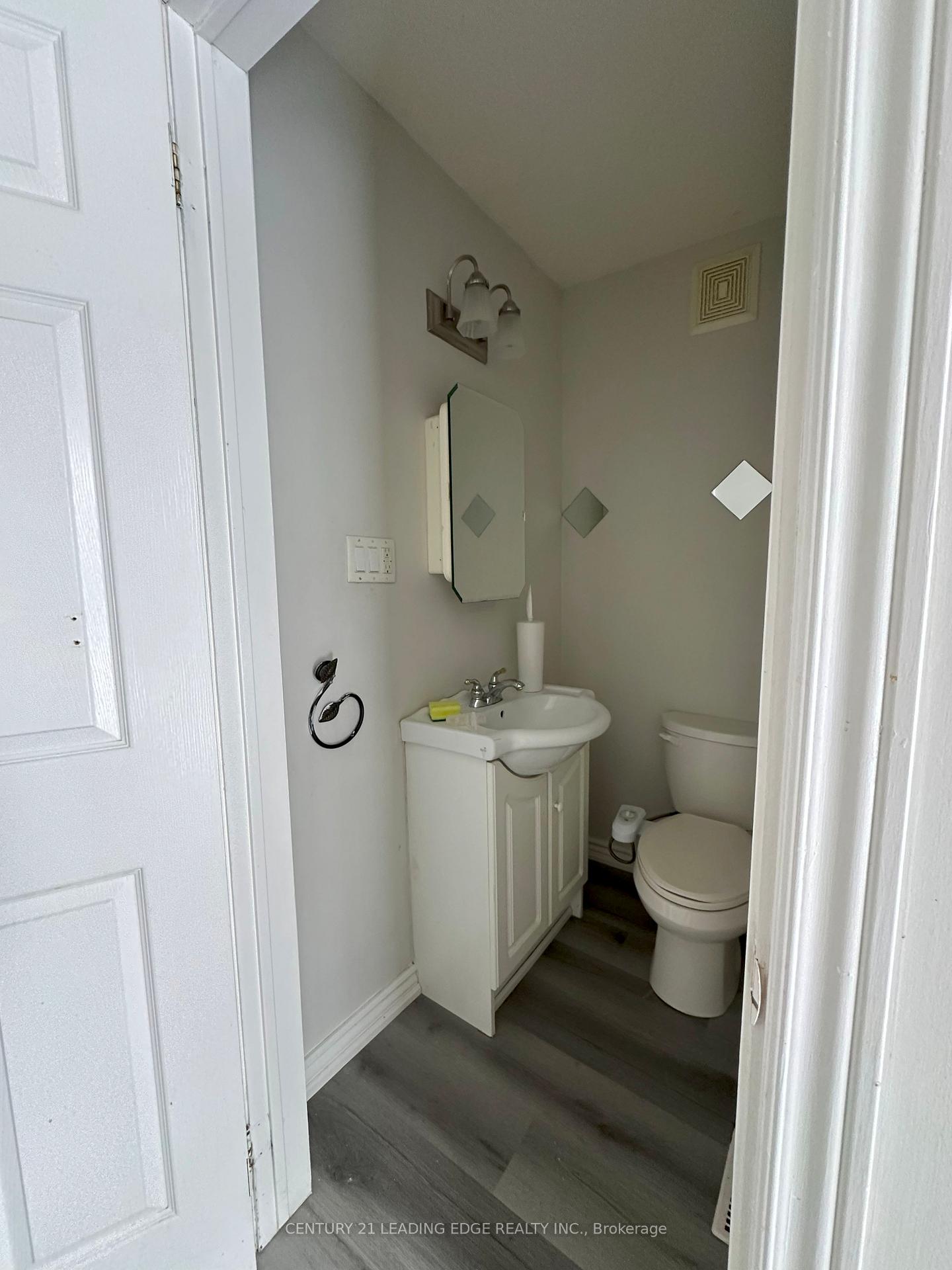 Photo 4 of Unit Upper, 1398 Tampa Crescent, Oshawa, Samac — HOMEH