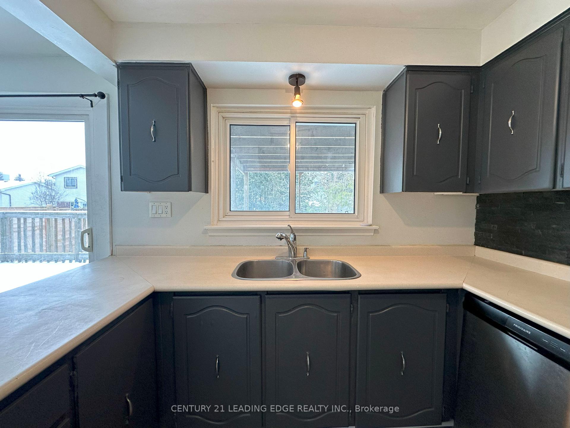 Photo 15 of Unit Upper, 1398 Tampa Crescent, Oshawa, Samac — HOMEH