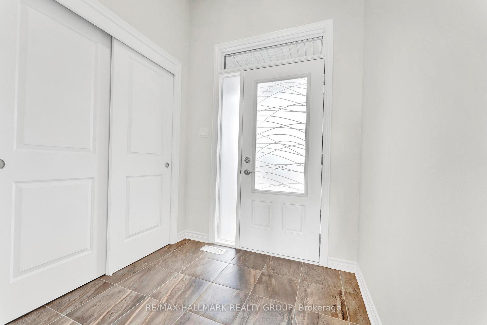 Photo 5 of 566 Cannes Crescent, Ottawa, Avalon East — HOMEH