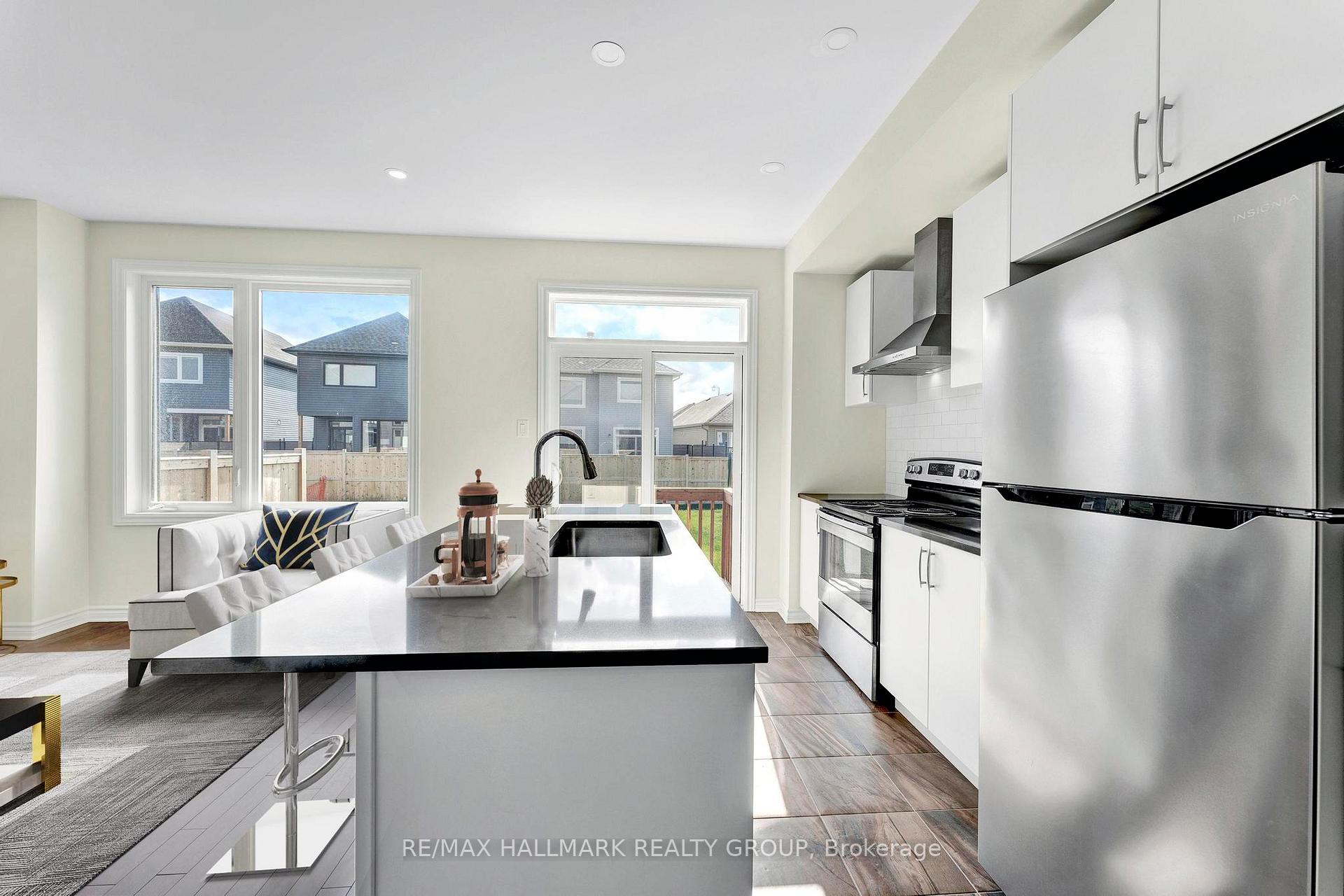 Photo 9 of 566 Cannes Crescent, Ottawa, Avalon East — HOMEH