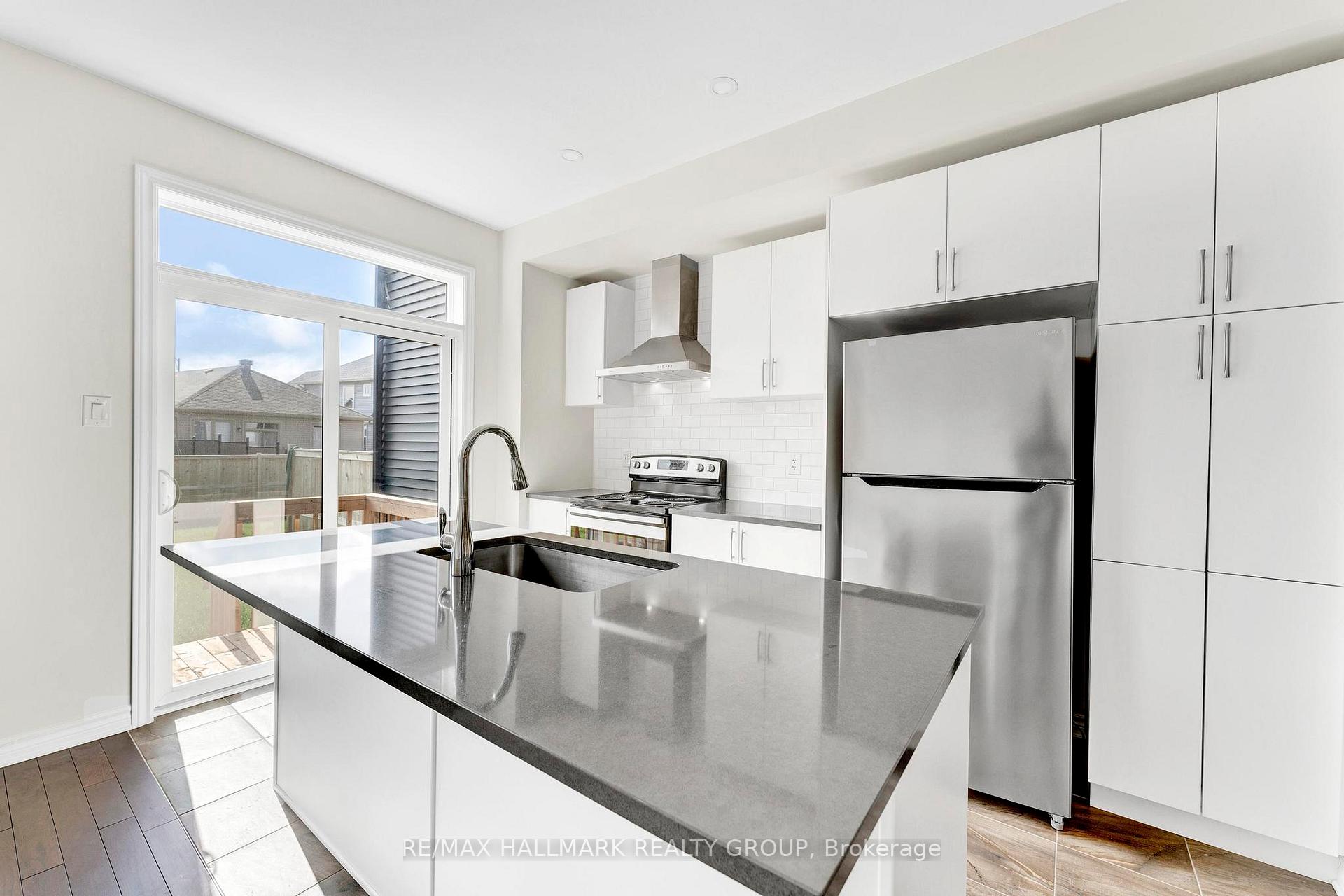 Photo 11 of 566 Cannes Crescent, Ottawa, Avalon East — HOMEH